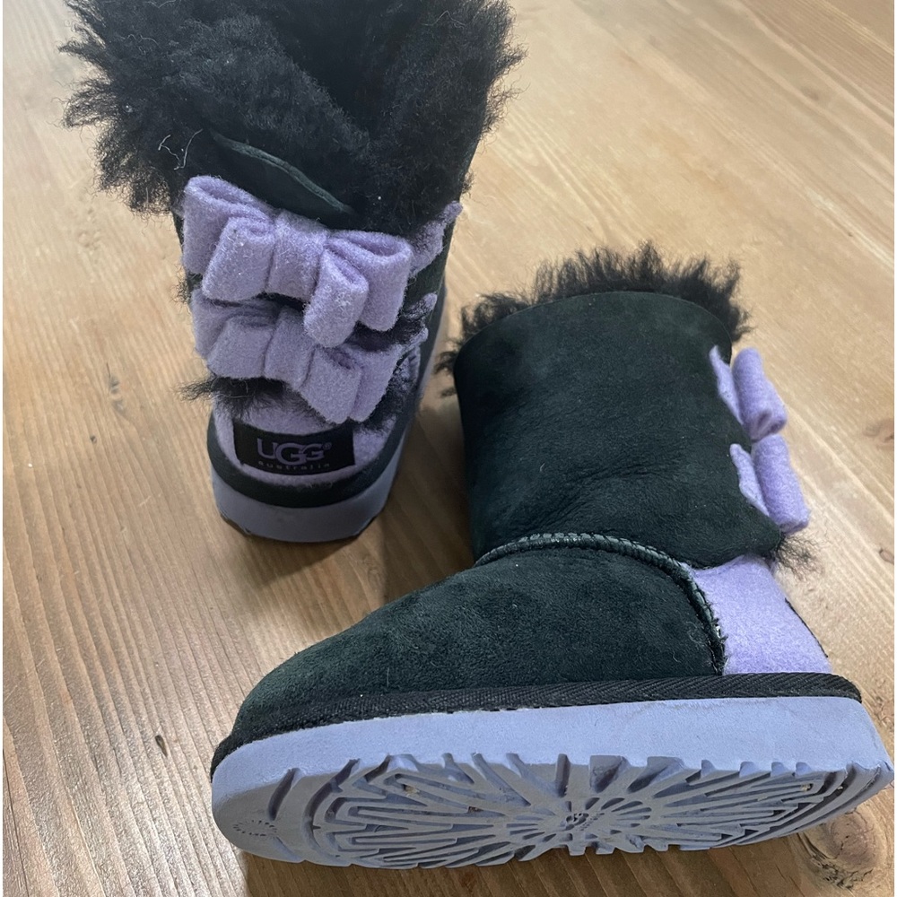 Black and light purple toddler Uggs size 7